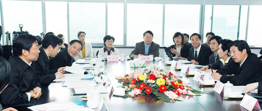 国家副主席李源潮在千亿球友会召开自主创新座谈会