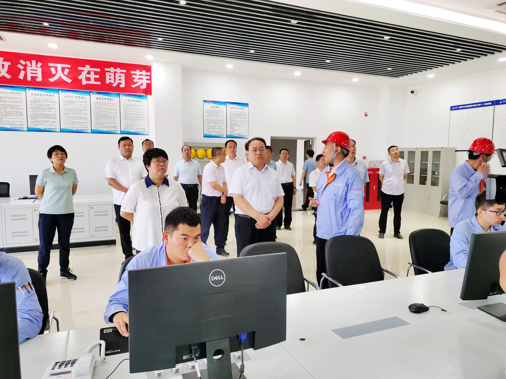 新绛县县委书记侯文亮、县长张琼 一行莅临新绛千亿球友会调研指导