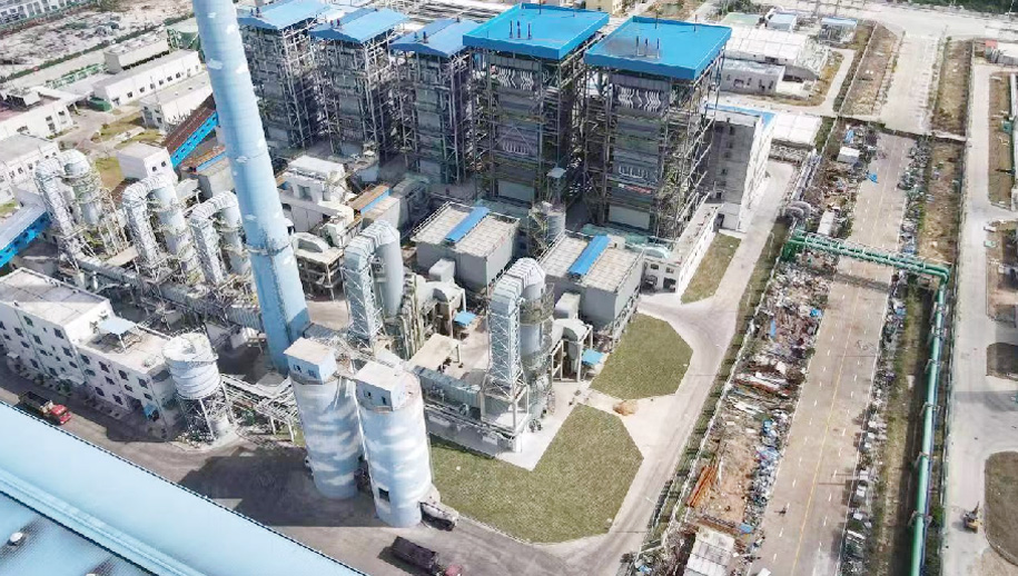 汕头千亿球友会五炉四机全部建成投运，投产后蒸发量可达1150吨每小时，每小时发电量可达到10万度。