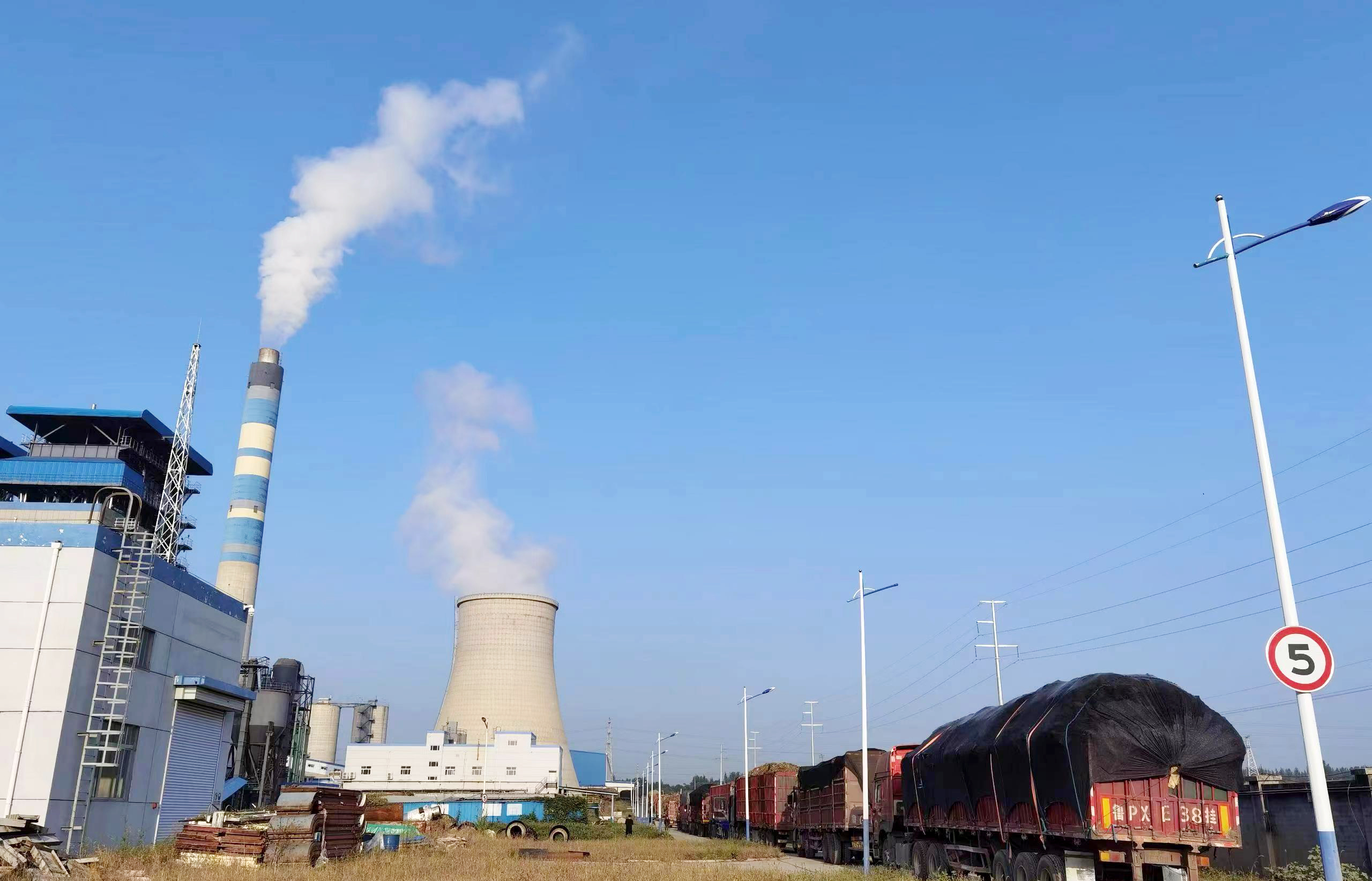 并购新泰正大热电有限责任公司，2018年启动异址搬迁新建，是新泰城区居民供暖两大热源点之一，承担着270万平的供暖任务，是新泰市经济开发区工业用户唯一的集中热源点。