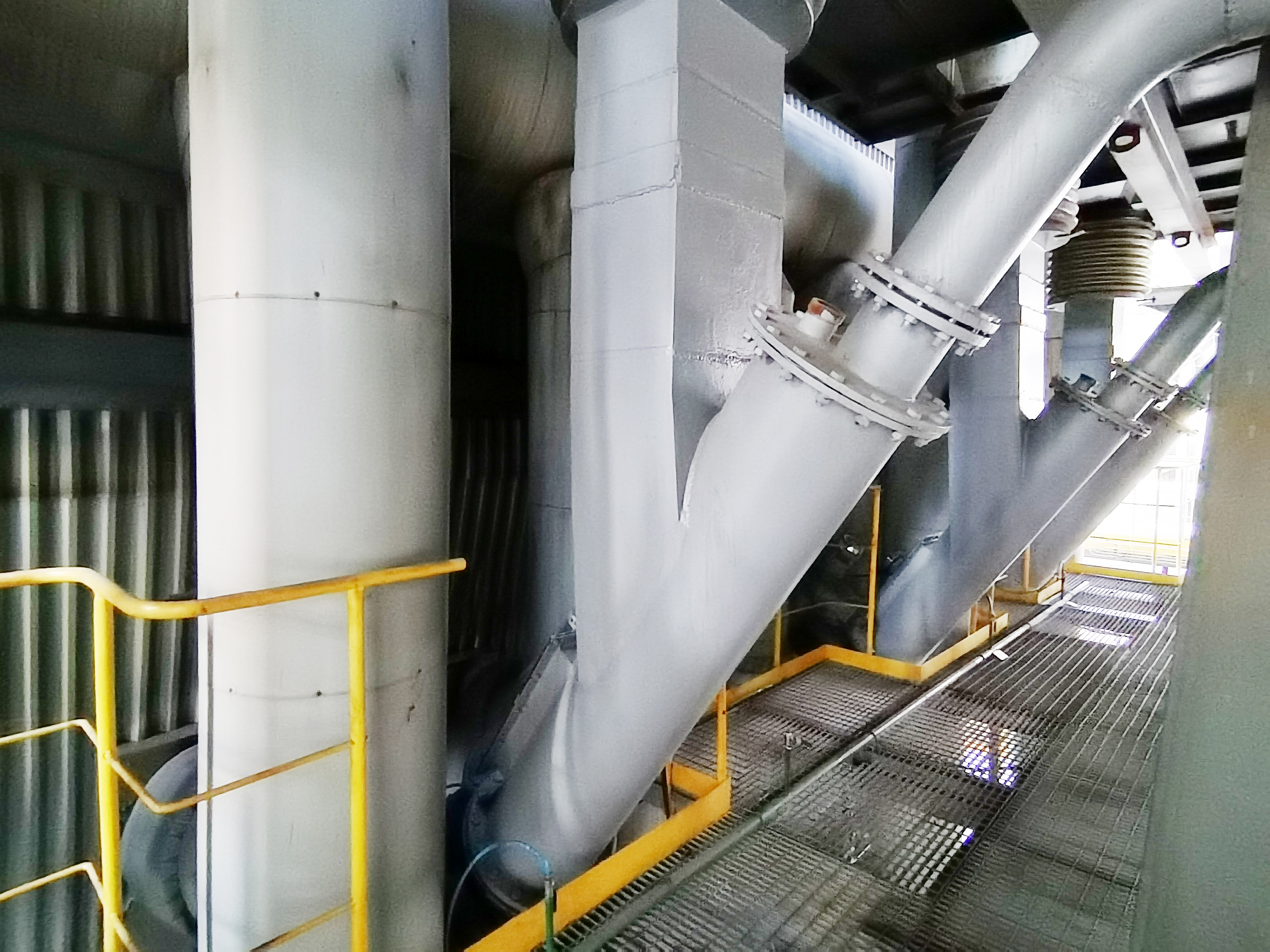 汕头千亿球友会对落煤管进行技改，减少了堵煤，保障了安全生产。